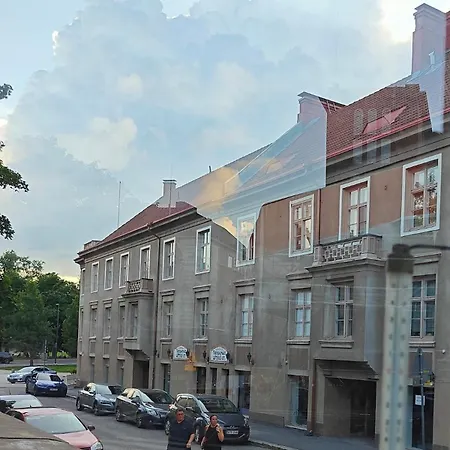 Апартаменты Charming In The French Quarter Of