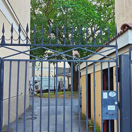 Апартаменты Charming In The French Quarter Of *